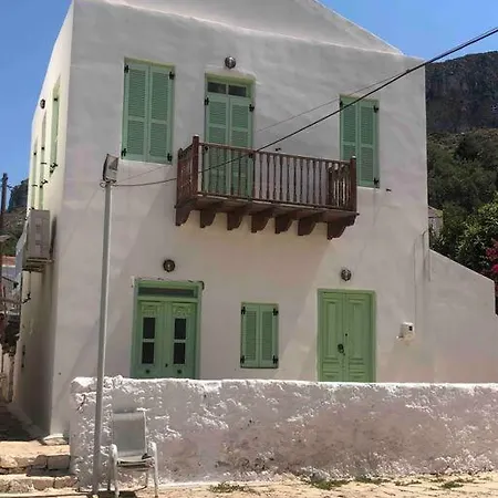 Kastellorizo- Entire Traditional House Case de vacanță Meyísti